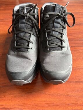 On Cloudroam Waterproof Boots Black Men’s 8 Hiking Walking Shoes